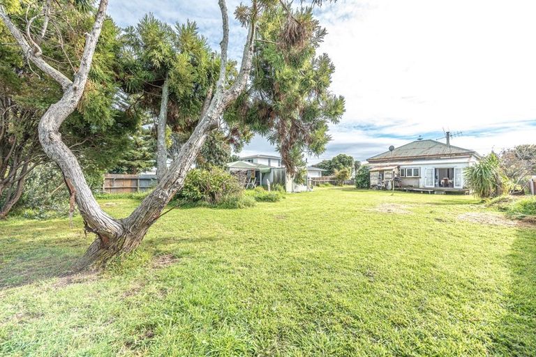Photo of property in 213 Puriri Street, Castlecliff, Whanganui, 4501