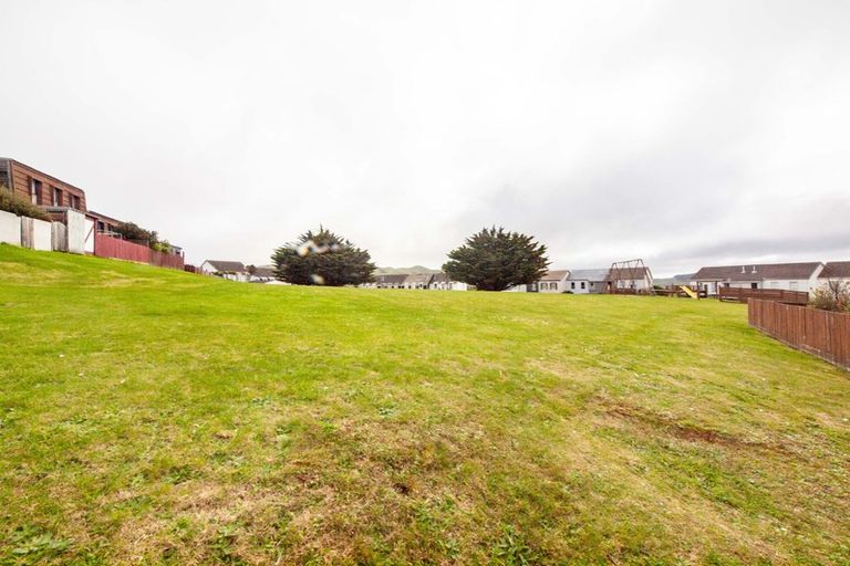 Photo of property in 18 Hollydale Grove, Churton Park, Wellington, 6037