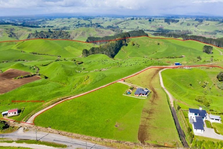 Photo of property in 888a Otaraoa Road, Tikorangi, Waitara, 4383