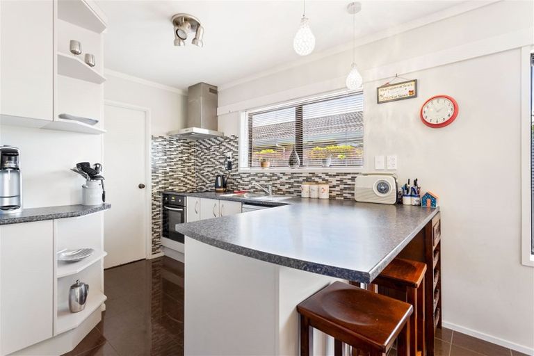 Photo of property in 3/133 Parrs Cross Road, Glen Eden, Auckland, 0612