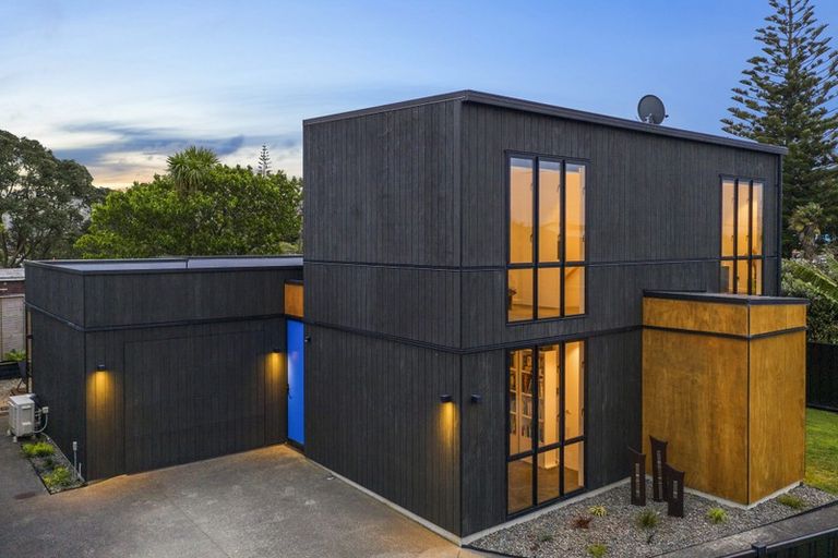 Photo of property in 11a Norma Avenue, Te Atatu South, Auckland, 0610