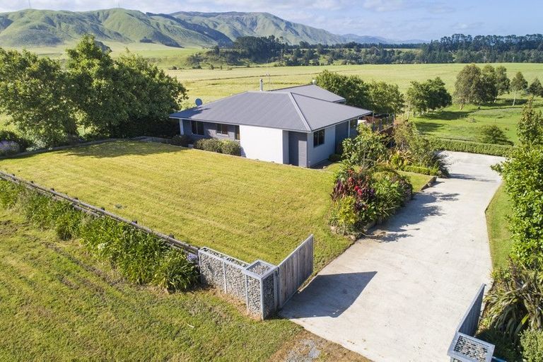 Photo of property in 88 Tokomaru Road East, Tokomaru, Palmerston North, 4474