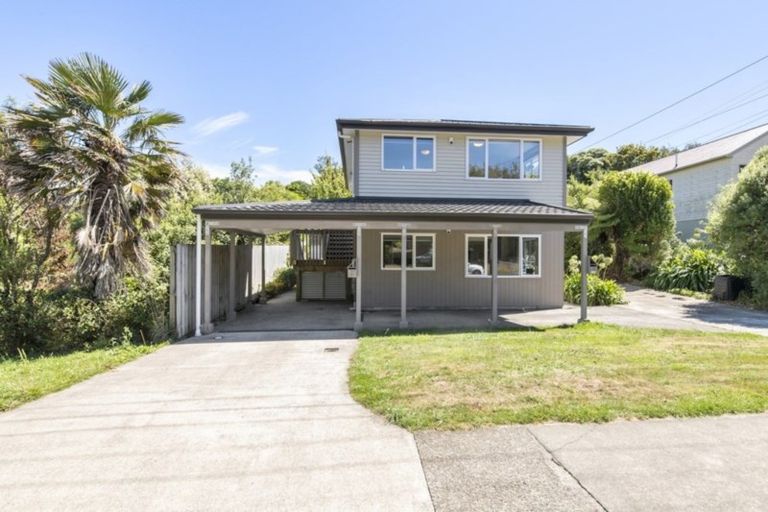 Photo of property in 1/19 Ranui Terrace, Tawa, Wellington, 5028