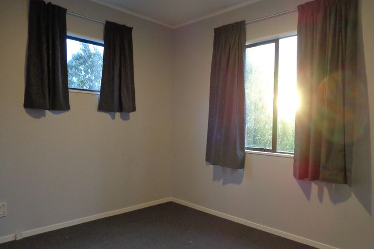 Photo of property in 2/13 Craigbank Avenue, New Lynn, Auckland, 0600