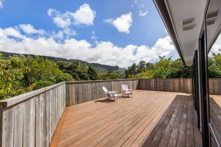 Photo of property in 1a Te Reinga View, Tawa, Wellington, 5028