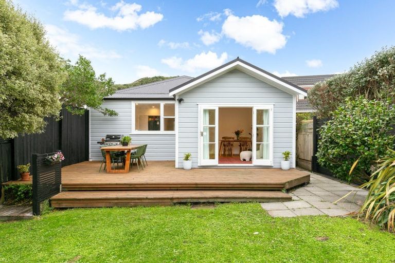 Photo of property in 47 Eden Street, Island Bay, Wellington, 6023