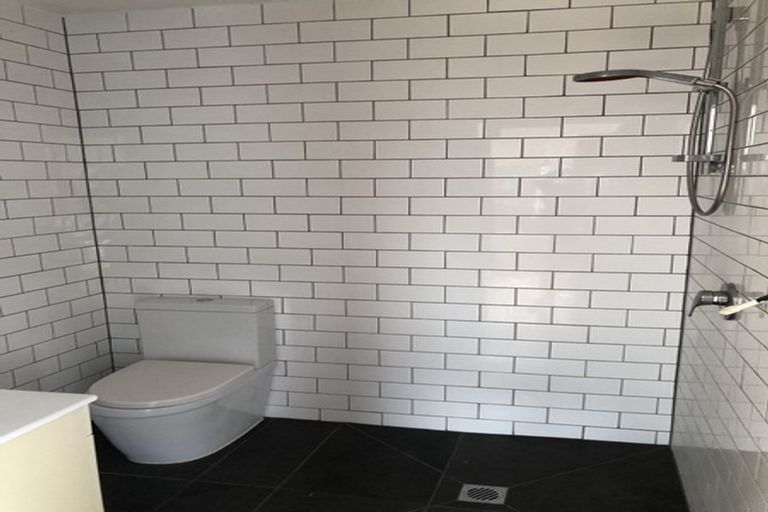 Photo of property in 12 Adriatic Avenue, Henderson, Auckland, 0612