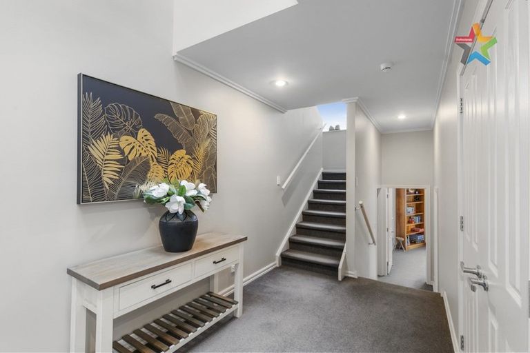 Photo of property in 47 Arahiwi Grove, Tirohanga, Lower Hutt, 5010