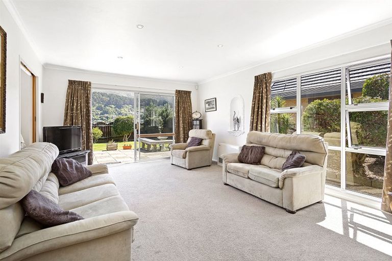 Photo of property in 53 Ranui Terrace, Tawa, Wellington, 5028