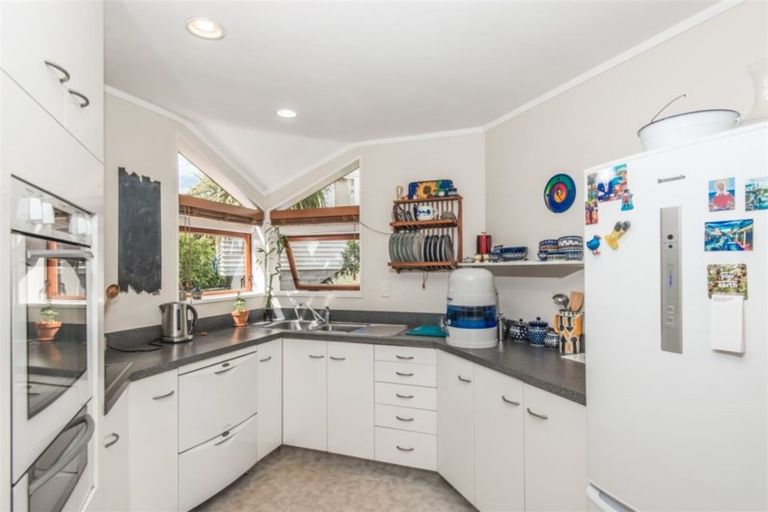 Photo of property in 6a Joll Street, Karori, Wellington, 6012