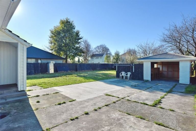 Photo of property in 16 Bateman Avenue, Bryndwr, Christchurch, 8053