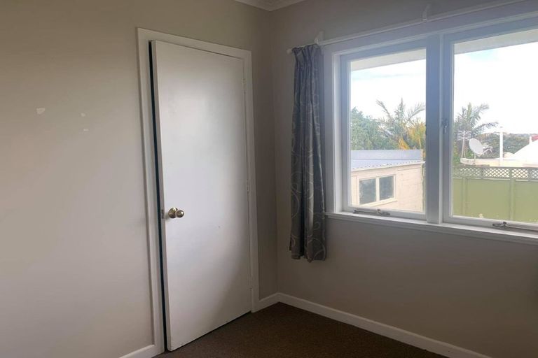 Photo of property in 2/40 Pupuke Road, Takapuna, Auckland, 0622