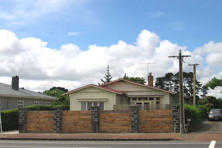 Photo of property in 1052 Great North Road, Point Chevalier, Auckland, 1022