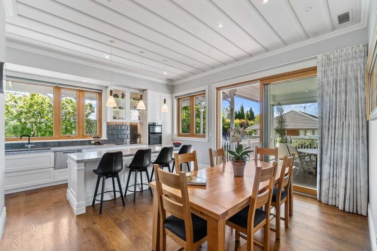 Photo of property in 48 Stanley Point Road, Stanley Point, Auckland, 0624