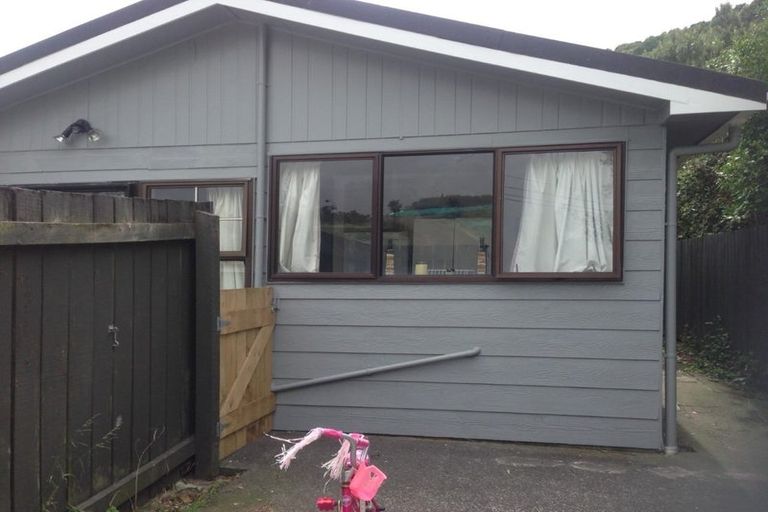 Photo of property in 55a Collins Avenue, Tawa, Wellington, 5028