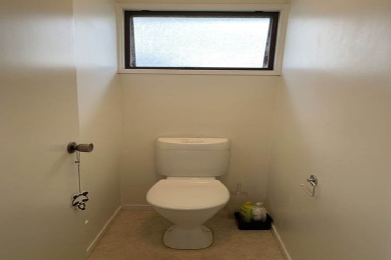 Photo of property in 4 Felicity Place, Unsworth Heights, Auckland, 0632