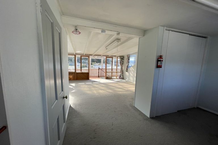 Photo of property in 6 Durham Street, Picton, 7220