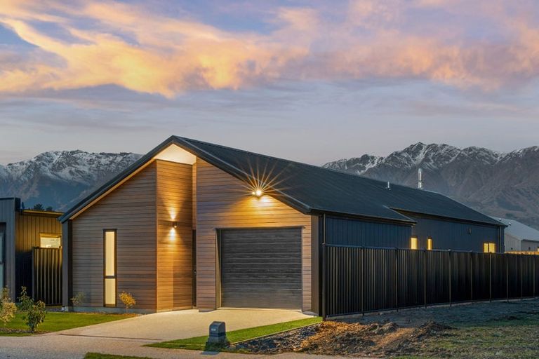 Photo of property in 51 Gillespie Street, Lake Hawea, 9382