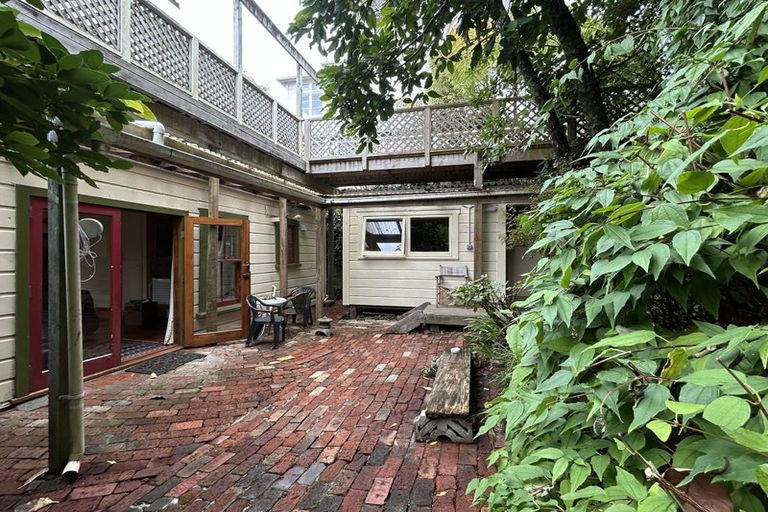 Photo of property in 90 Glenmore Street, Northland, Wellington, 6012