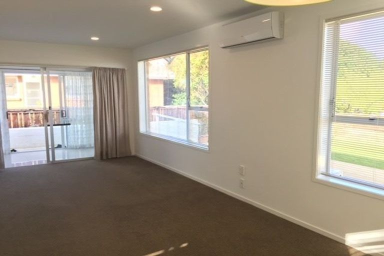 Photo of property in 2/281 Sunset Road, Sunnynook, Auckland, 0632