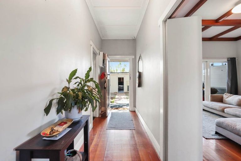 Photo of property in 4050 Great North Road, Glen Eden, Auckland, 0602