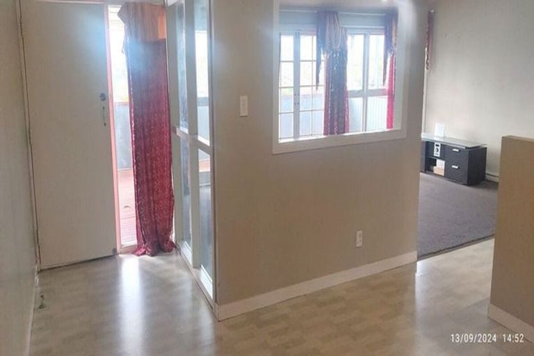 Photo of property in 39 Sunnyside Road, Sunnyvale, Auckland, 0612