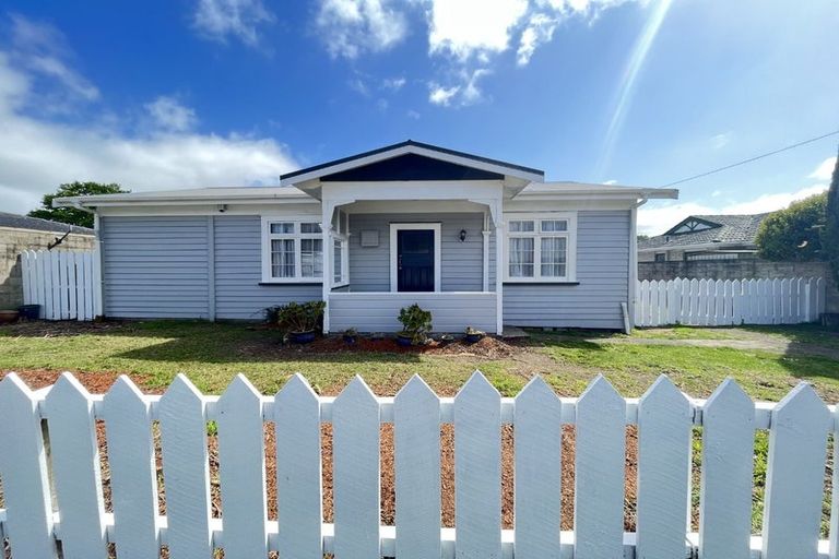 Photo of property in 1/2 Onslow Road, Papakura, 2110