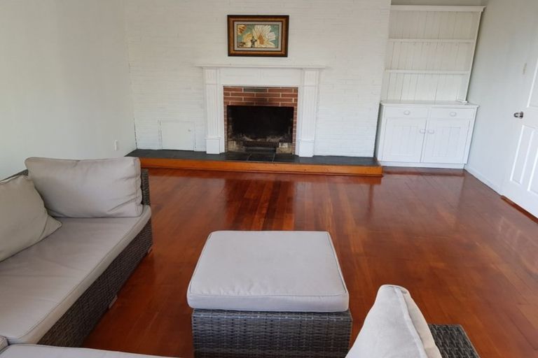 Photo of property in 51a Mellons Bay Road, Mellons Bay, Auckland, 2014