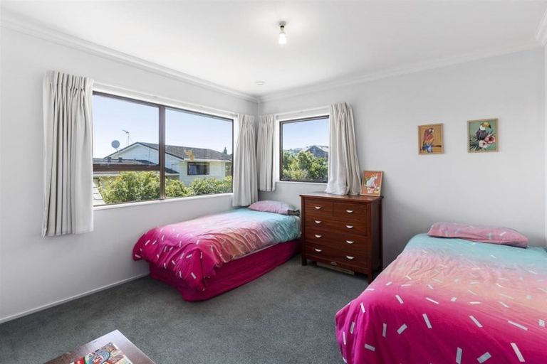 Photo of property in 40 Kinloch Place, Papakowhai, Porirua, 5024