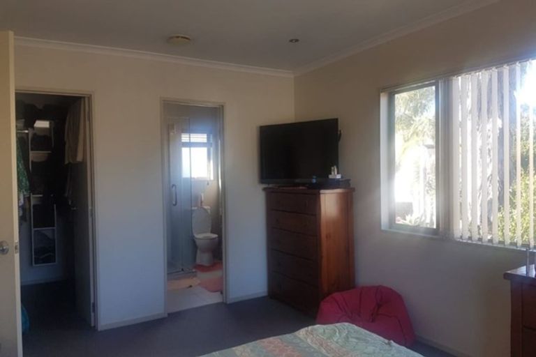 Photo of property in 36d Godley Road, Green Bay, Auckland, 0604