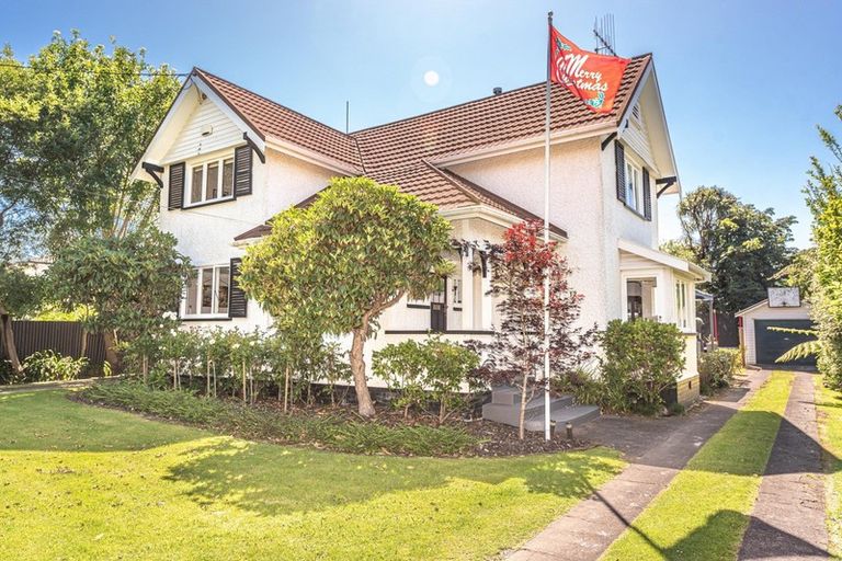 Photo of property in 12 Tarata Street, Saint Johns Hill, Whanganui, 4501