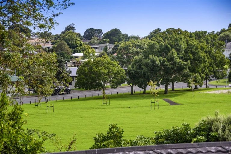 Photo of property in 1/30 Fraser Road, Narrow Neck, Auckland, 0624