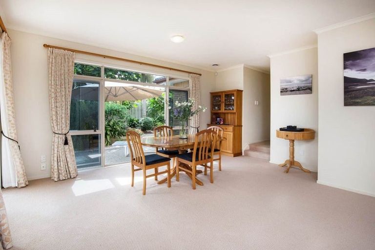 Photo of property in 4 Saltwood Street, Red Beach, 0932