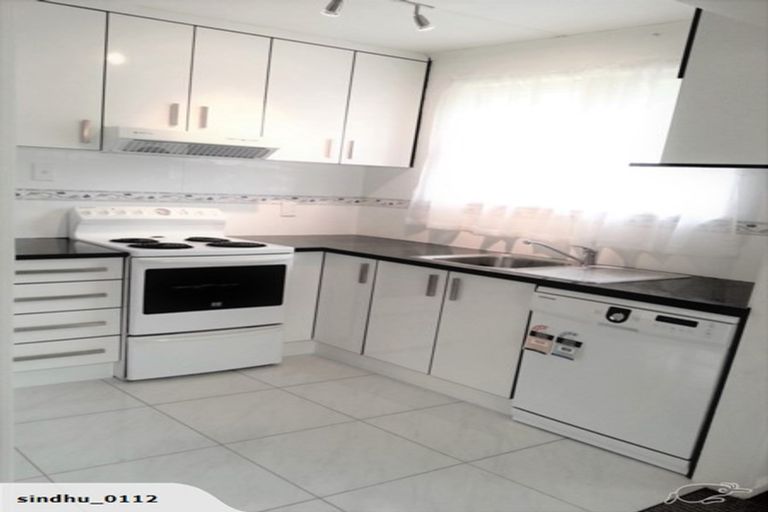 Photo of property in 44 Hutchinson Avenue, New Lynn, Auckland, 0600