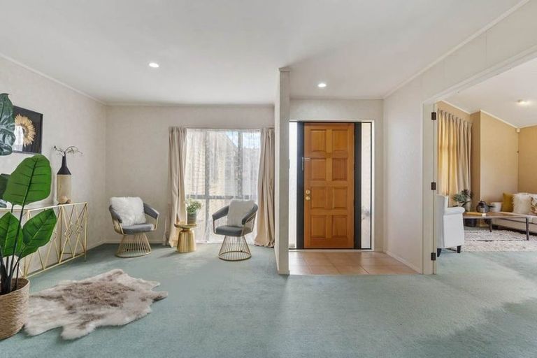 Photo of property in 240 Botany Road, Golflands, Auckland, 2013