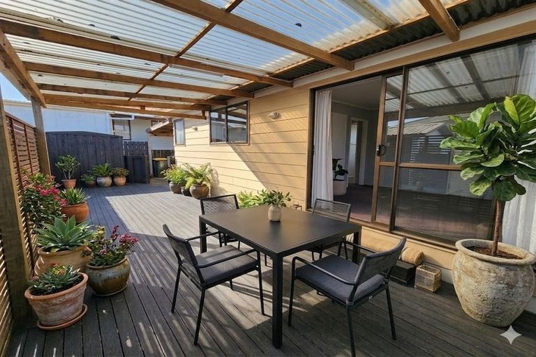 Photo of property in 2/8 Silver Road, Weymouth, Auckland, 2103