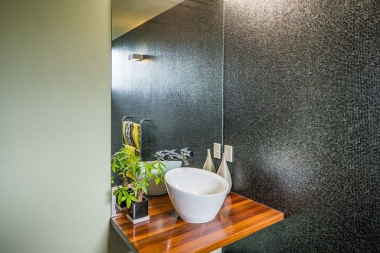 Photo of property in 22 Puriri Street, Eastbourne, Lower Hutt, 5013