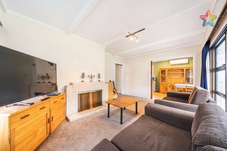 Photo of property in 33 Compton Crescent, Taita, Lower Hutt, 5011