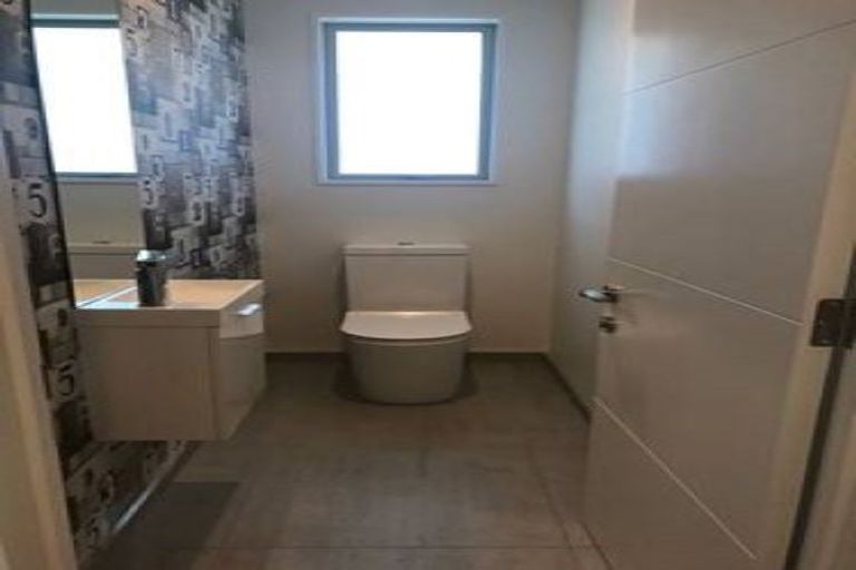 Photo of property in 14 Shillingford Boulevard, Rolleston, 7615