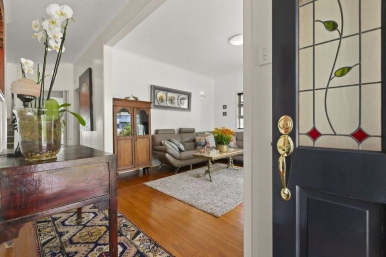 Photo of property in 1/15 Sylvan Park Avenue, Milford, Auckland, 0620