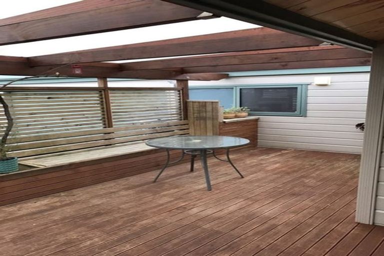 Photo of property in 8a Riverstone Drive, Riverstone Terraces, Upper Hutt, 5018