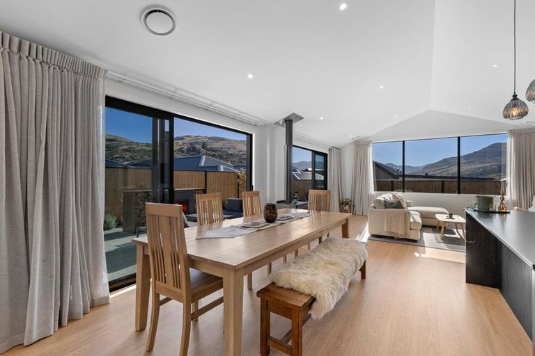 Photo of property in 32 Plough Street, Jacks Point, 9371