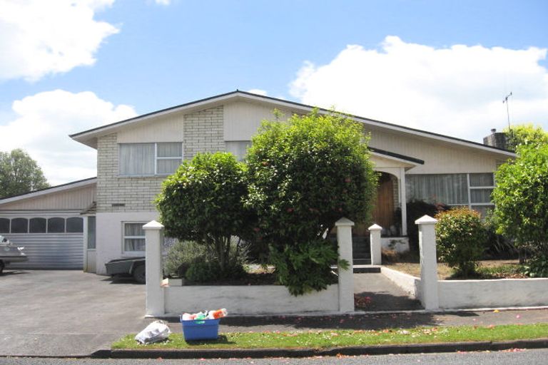 Photo of property in 2 Woodstock Crescent, Leamington, Cambridge, 3432