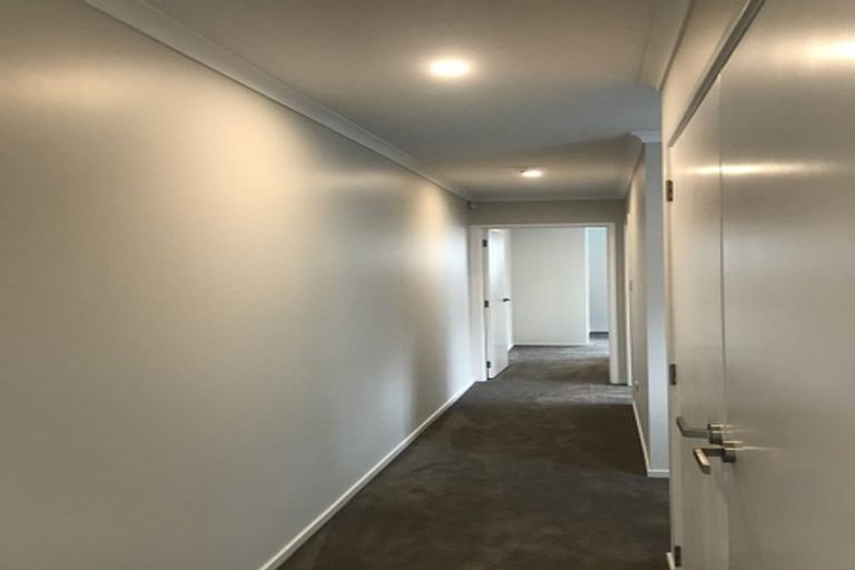 Photo of property in 16 Wai Place, Westgate, Auckland, 0614
