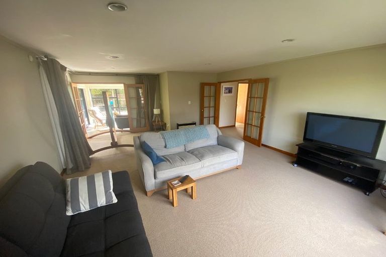 Photo of property in 2/2 Dallinghoe Crescent, Milford, Auckland, 0620