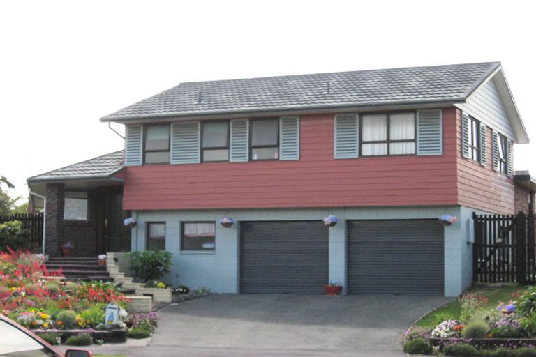 Photo of property in 18 Camberwell Place, Avonhead, Christchurch, 8042