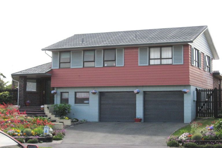 Photo of property in 18 Camberwell Place, Avonhead, Christchurch, 8042