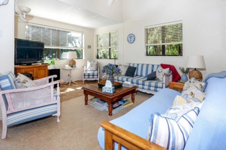 Photo of property in 131 Park Avenue, Whangamata, 3620