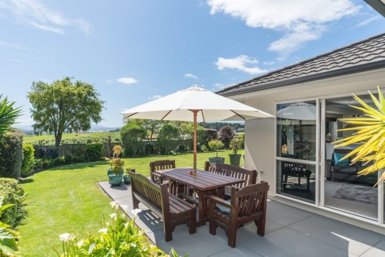 Photo of property in 87 Ruapehu Drive, Fitzherbert, Palmerston North, 4410