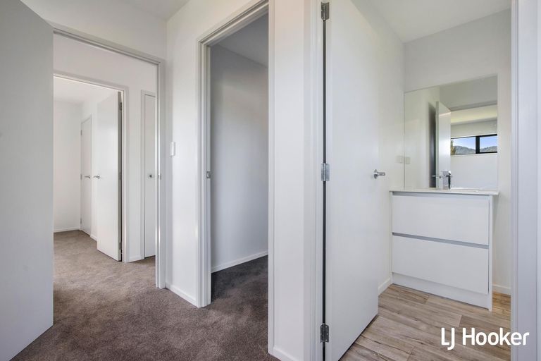 Photo of property in 46 Roberts Street, Tawa, Wellington, 5028